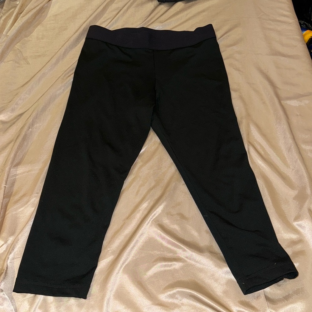 Black athletic leggings